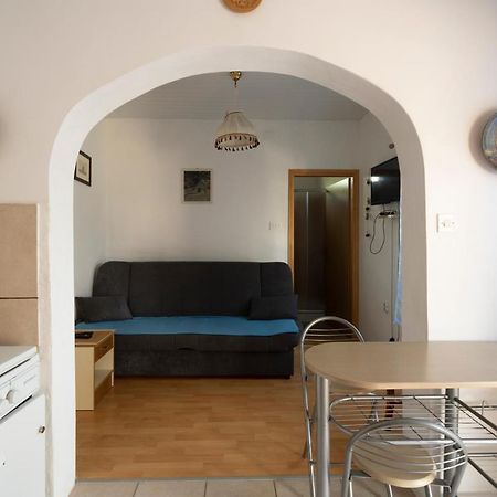 Studio Apartman Ema 2 Gornji Karin Bagian luar foto