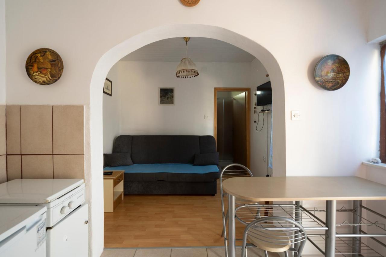 Studio Apartman Ema 2 Gornji Karin Bagian luar foto