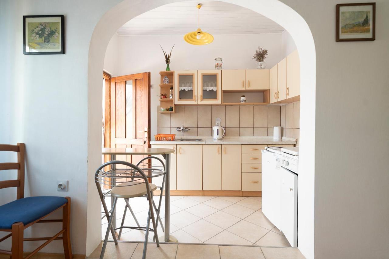 Studio Apartman Ema 2 Gornji Karin Bagian luar foto