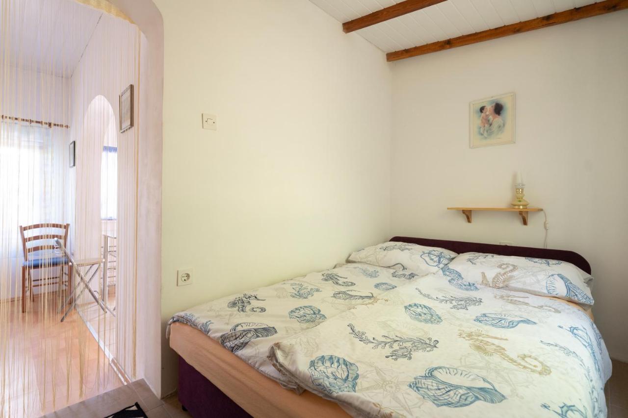 Studio Apartman Ema 2 Gornji Karin Bagian luar foto