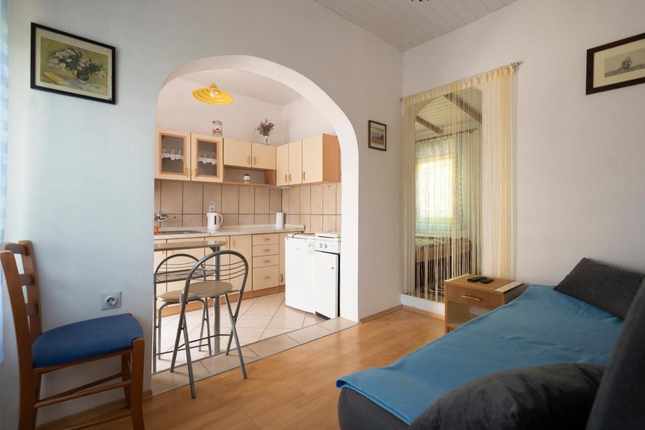 Studio Apartman Ema 2 Gornji Karin Bagian luar foto